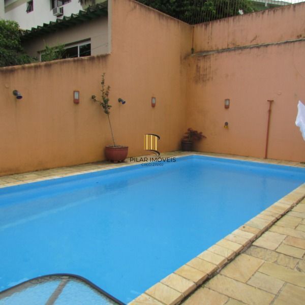 Casa para Venda - 340m², 4 dormitórios, sendo 2 suites, 3 vagas - Jardim Isabel