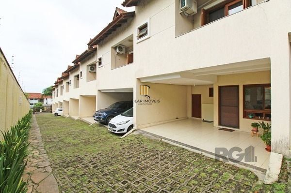 Casa Condomínio em Porto Alegre, no bairro Tristeza, com 3 dormitório(s), à vend