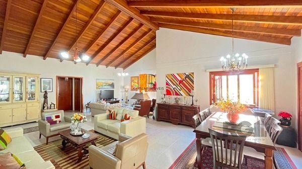 Casa em Porto Alegre, no bairro Nonoai, com 4 dormitório(s), à venda.