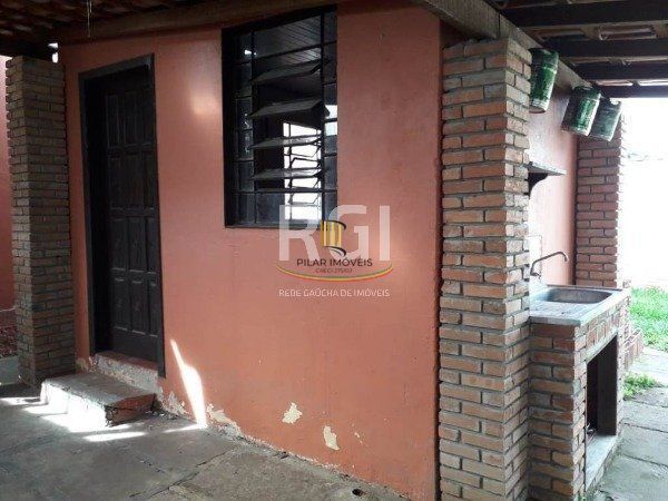 Casa em Porto Alegre, no bairro Espírito Santo, com 2 dormitório(s), e 2 banheir