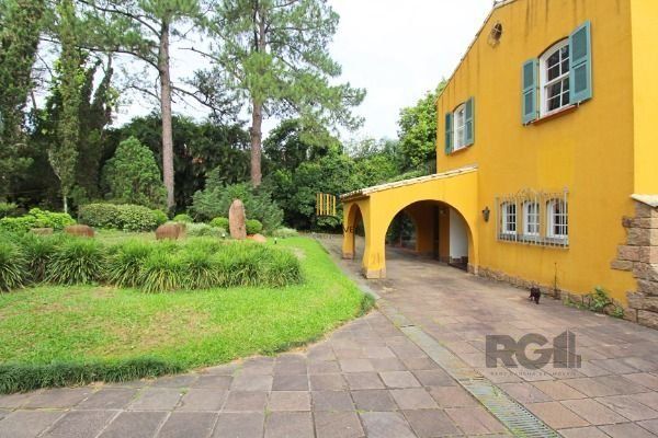 Casa em Porto Alegre, no bairro Pedra Redonda, com 7 dormitório(s), e 7 banheiro
