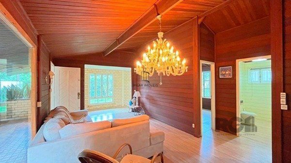 Casa em Porto Alegre, no bairro Ipanema, com 3 dormitório(s), e 3 banheiros