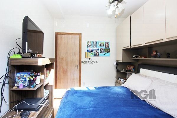 Sobrado em Porto Alegre, no bairro Vila Nova, com 3 dormitório(s), e 3 banheiros