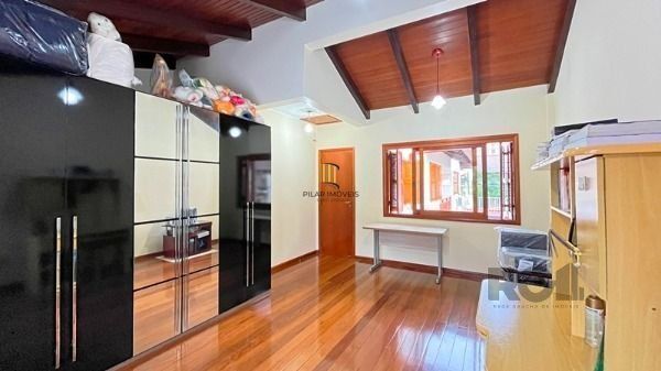 Casa em Porto Alegre, no bairro Tristeza, com 3 dormitório(s), e 3 banheiros, à 