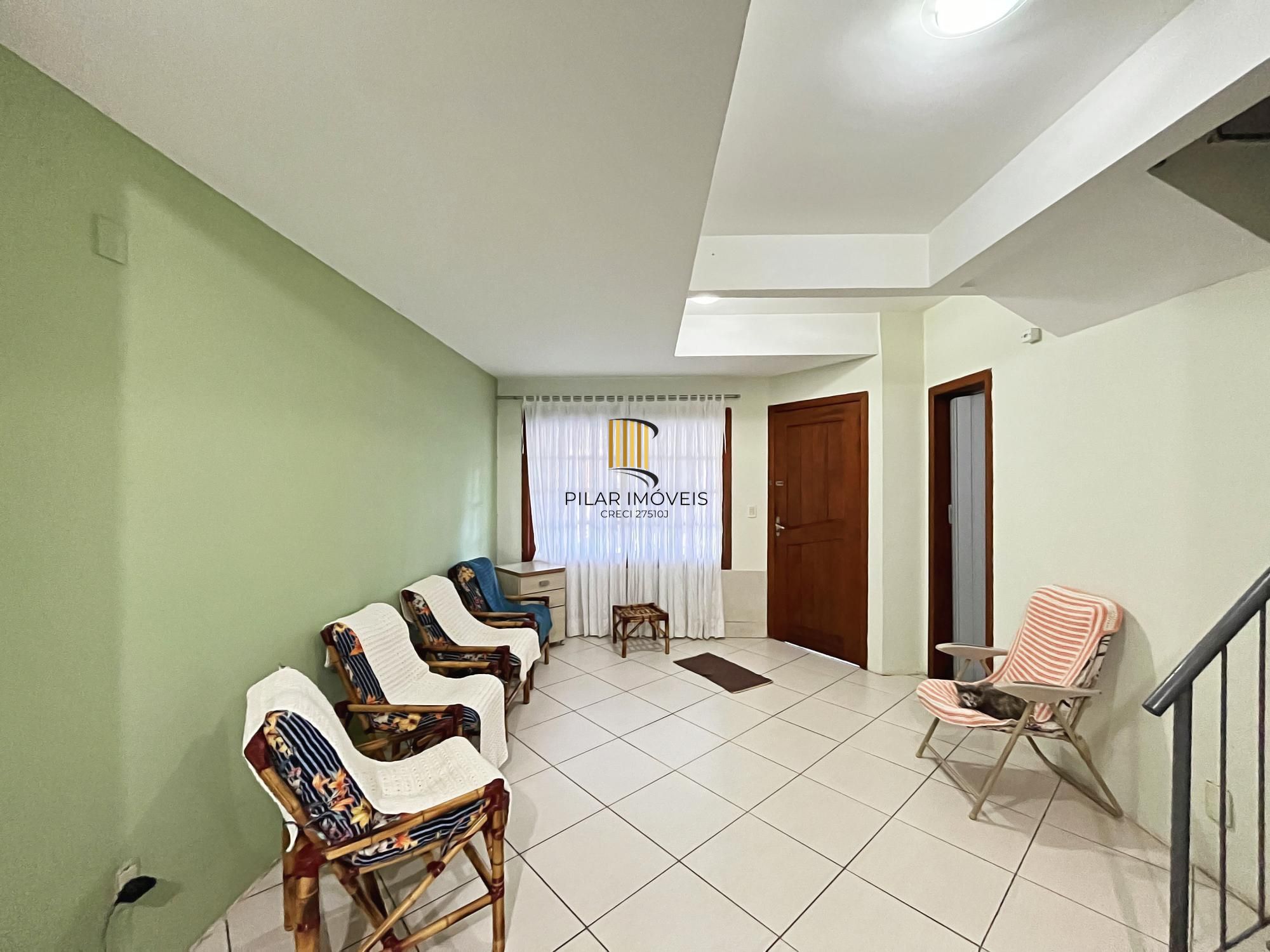 Residência com 4 dormitórios sendo 1 suites no Bairro Guarujá.