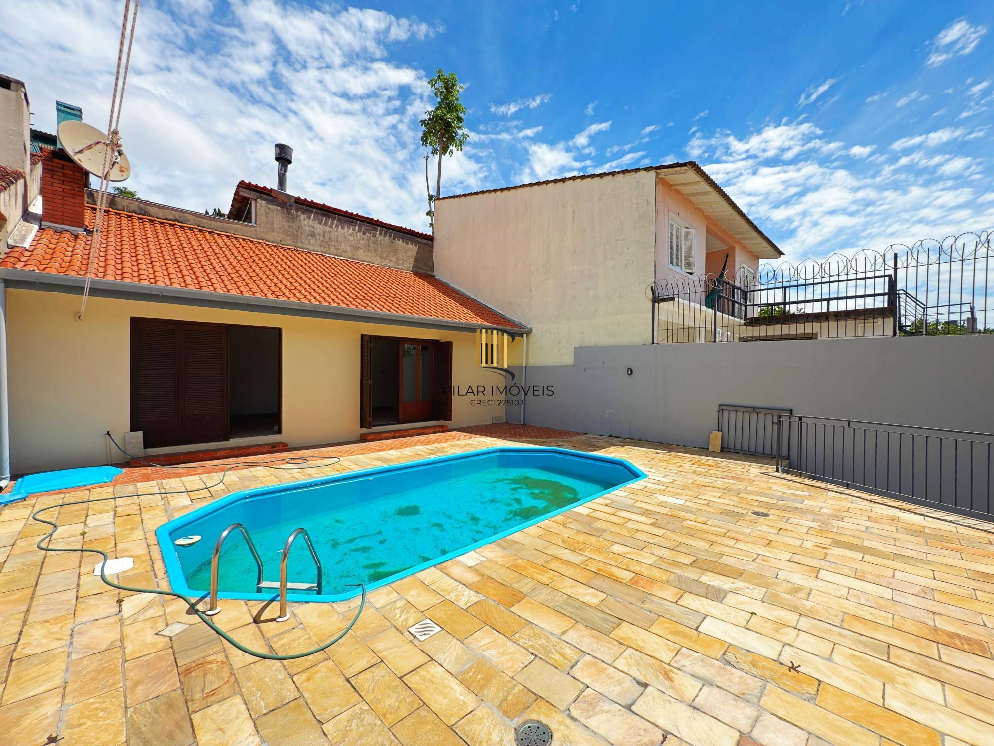 Casa 4 dormitórios no bairro Ipanema