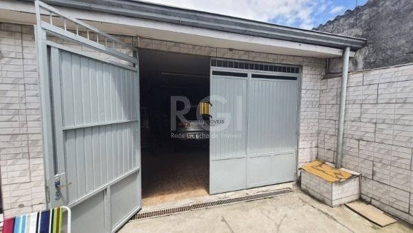 Casa para Venda - 220m², 4 dormitórios, 3 vagas - Restinga