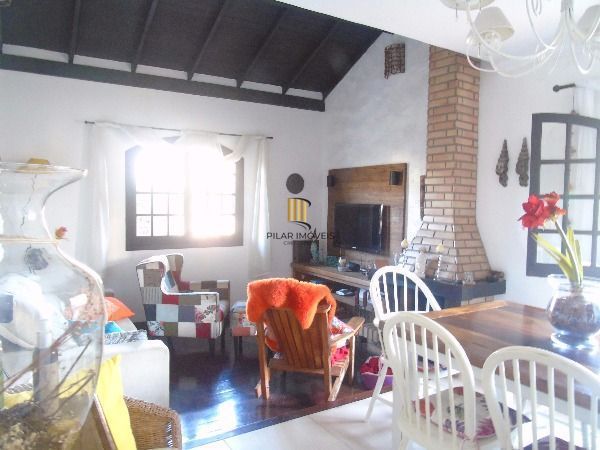 Casa para Venda - 306.3m², 3 dormitórios, sendo 1 suites, 2 vagas - Urubatã