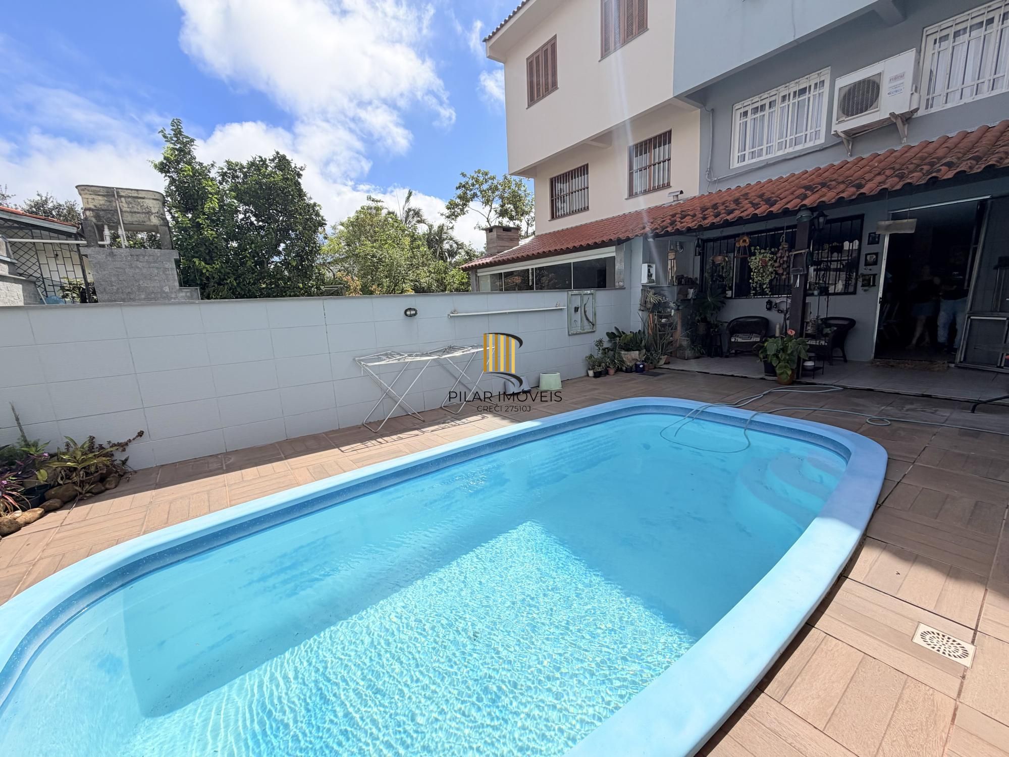 Casa 4 dormitórios no bairro Serraria