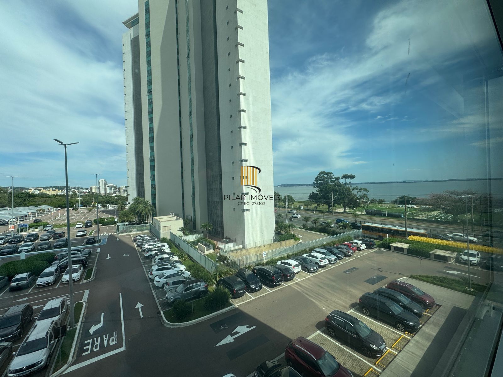 sala comercial finamente mobiliada