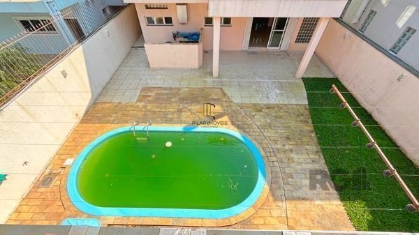 Casa em Porto Alegre, no bairro Nonoai, com 4 dormitório(s), à venda.