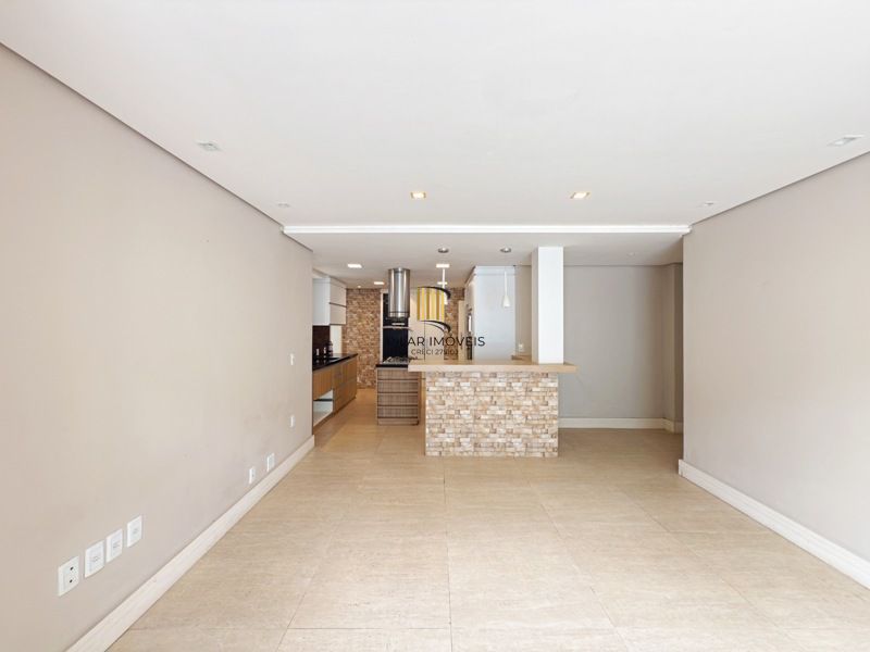 Linda Residência em Condomínio Fechado no Bairro Pedra Redonda.