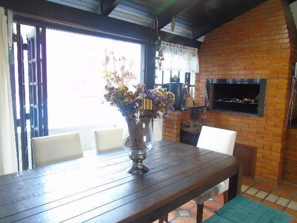 Casa para Venda - 306.3m², 3 dormitórios, sendo 1 suites, 2 vagas - Urubatã