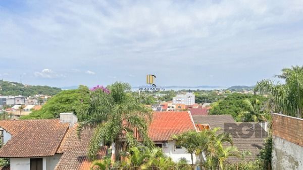 Casa em Porto Alegre, no bairro Ipanema, com 3 dormitório(s), à venda.