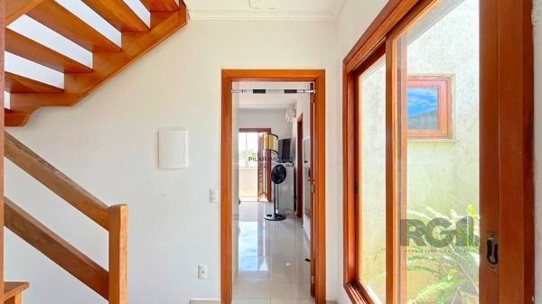 Casa em Porto Alegre, no bairro Tristeza, com 3 dormitório(s), e 3 banheiros, à 