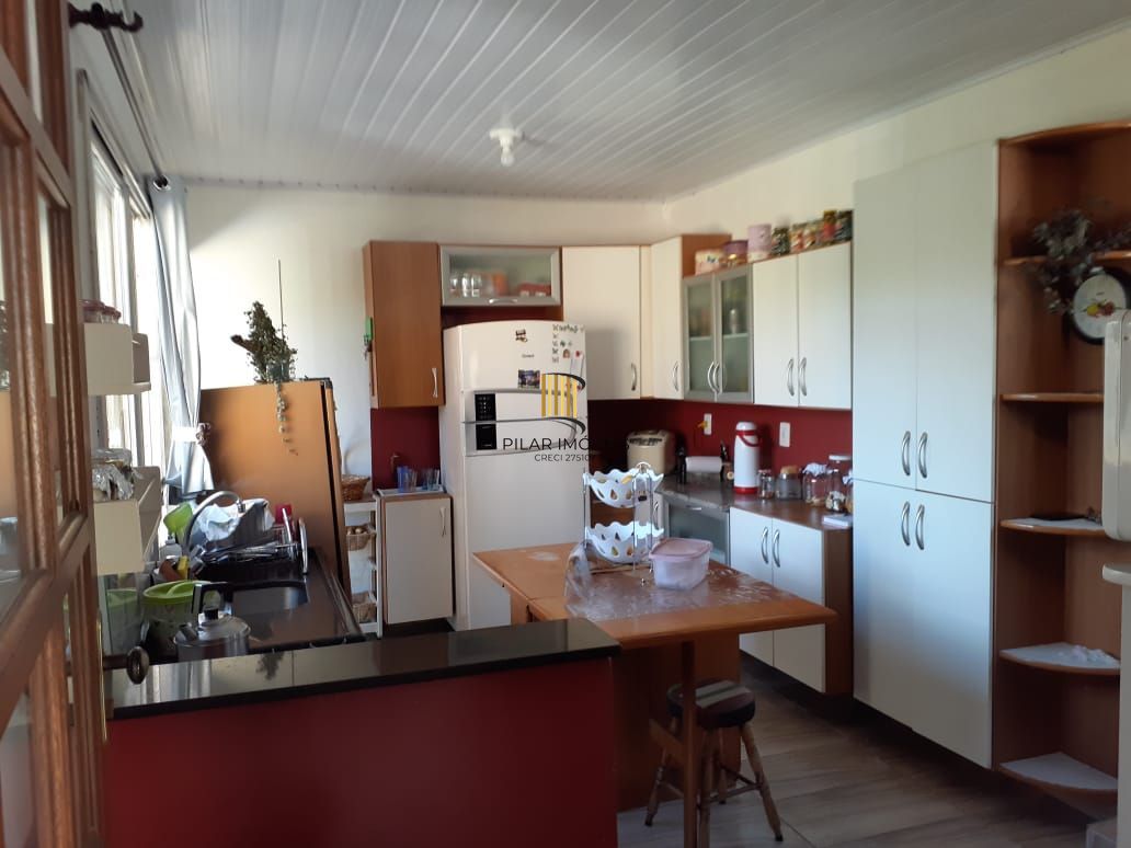 Ótima casa com 4 dormitórios no bairro Partenon.