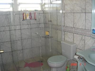 Casa em Porto Alegre, no bairro Ipanema, com 3 dormitório(s), e 3 banheiros, à v