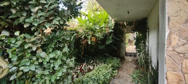 Casa em Porto Alegre, no bairro Jardim Isabel, com 5 dormitório(s), e 5 banheiro