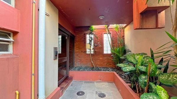 Apartamento em Porto Alegre, no bairro Medianeira, com 3 dormitório(s), e 3 banh