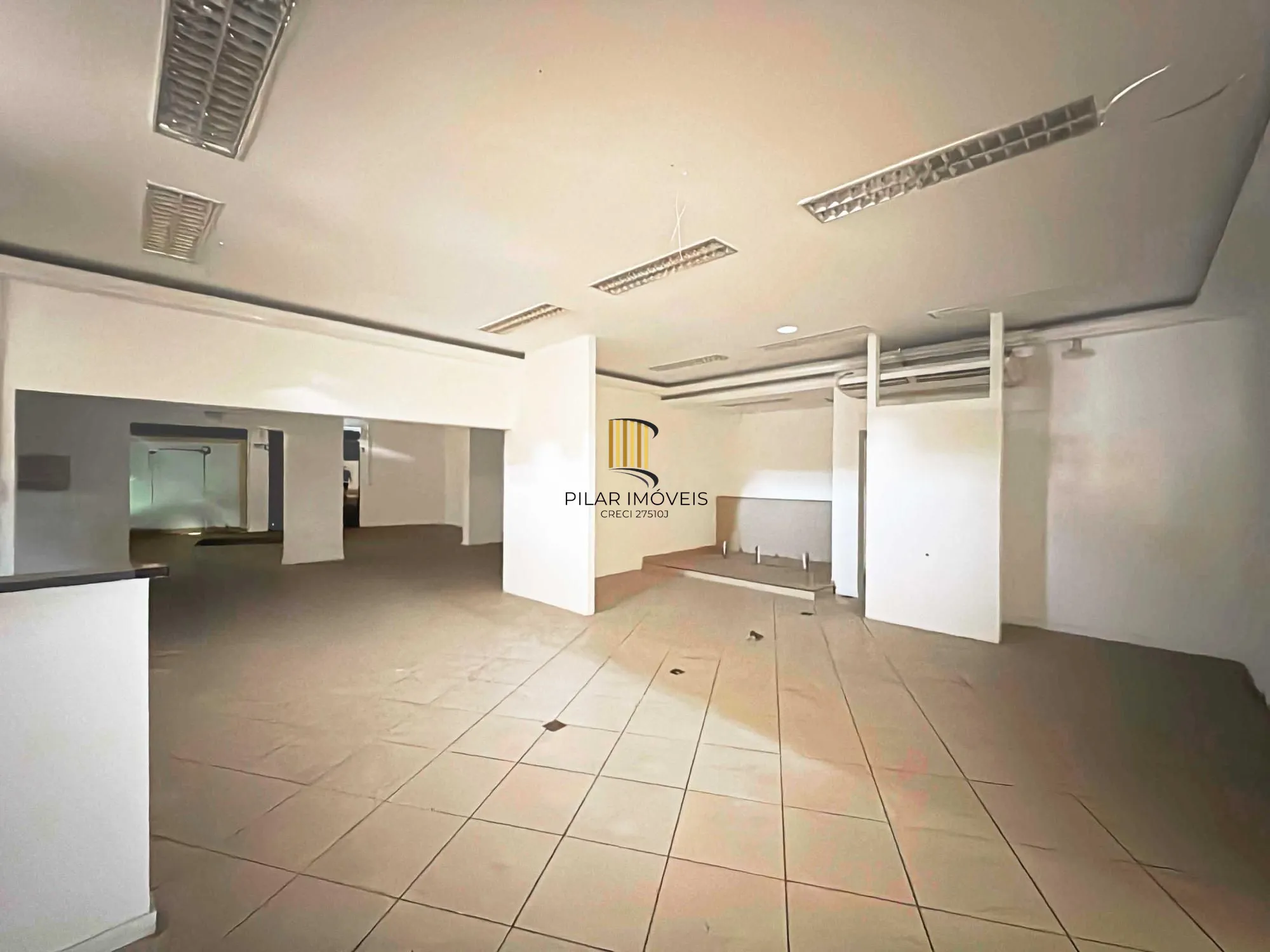 Ótimo prédio comercial no coração da Tristeza.