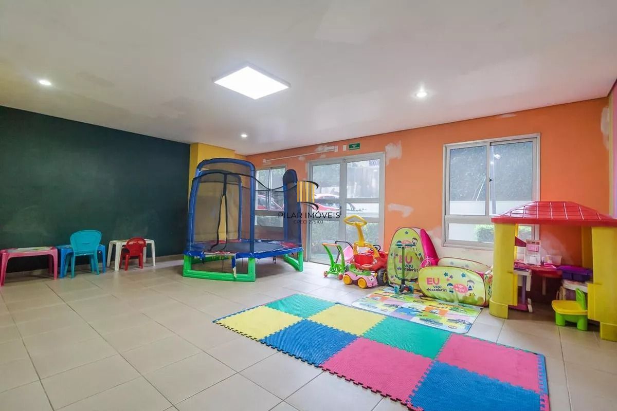 Apartamento 2 dormitórios, com suíte, churrasqueira, e vaga escriturada.