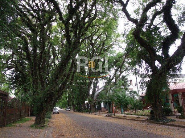 Casa para Venda - 340m², 3 dormitórios, sendo 2 suites, 6 vagas - Jardim Isabel