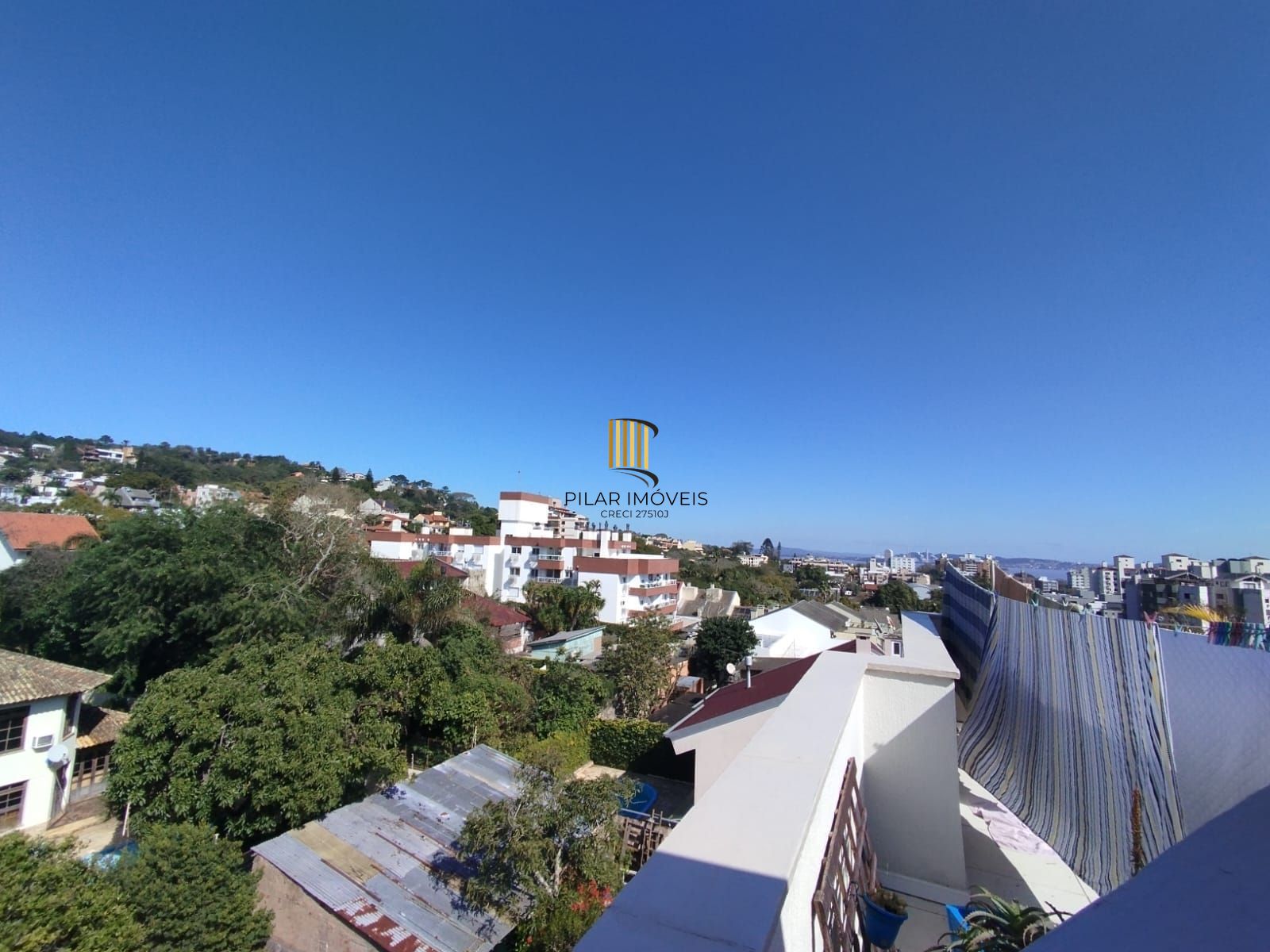 Linda cobertura no bairro Tristeza para venda.