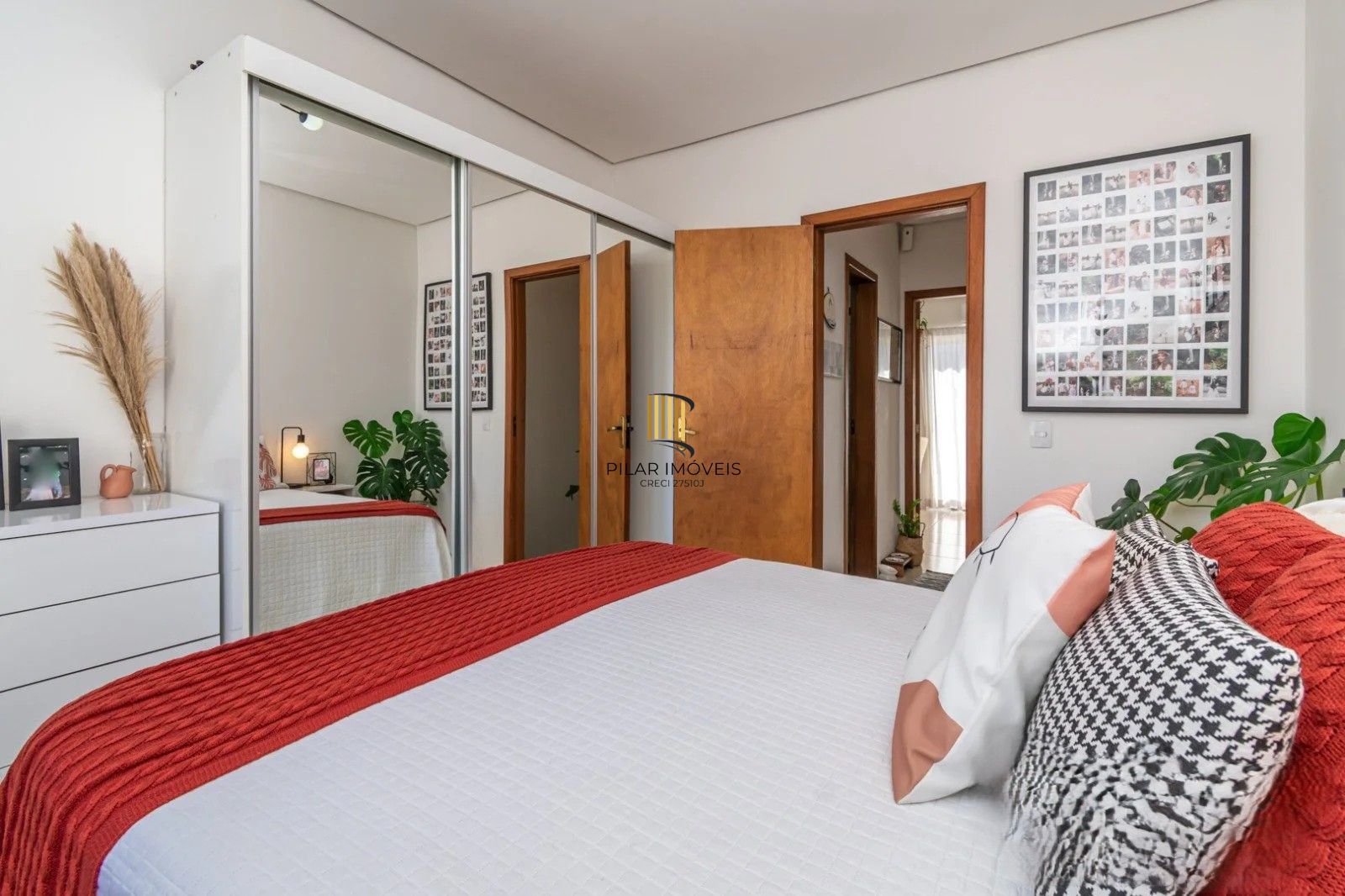 Excelente sobrado, semimobiliado,  com 77m², 2 dormitórios e 1 vaga de garagem. À venda no Hípica Boulevard – Zona Sul.