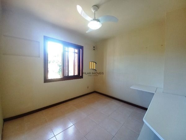 Casa em Porto Alegre, no bairro Ipanema, com 3 dormitório(s), e 3 banheiros, à v