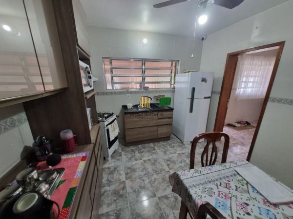 Sobrado em Porto Alegre, no bairro Ponta Grossa, com 4 dormitório(s), e 4 banhei