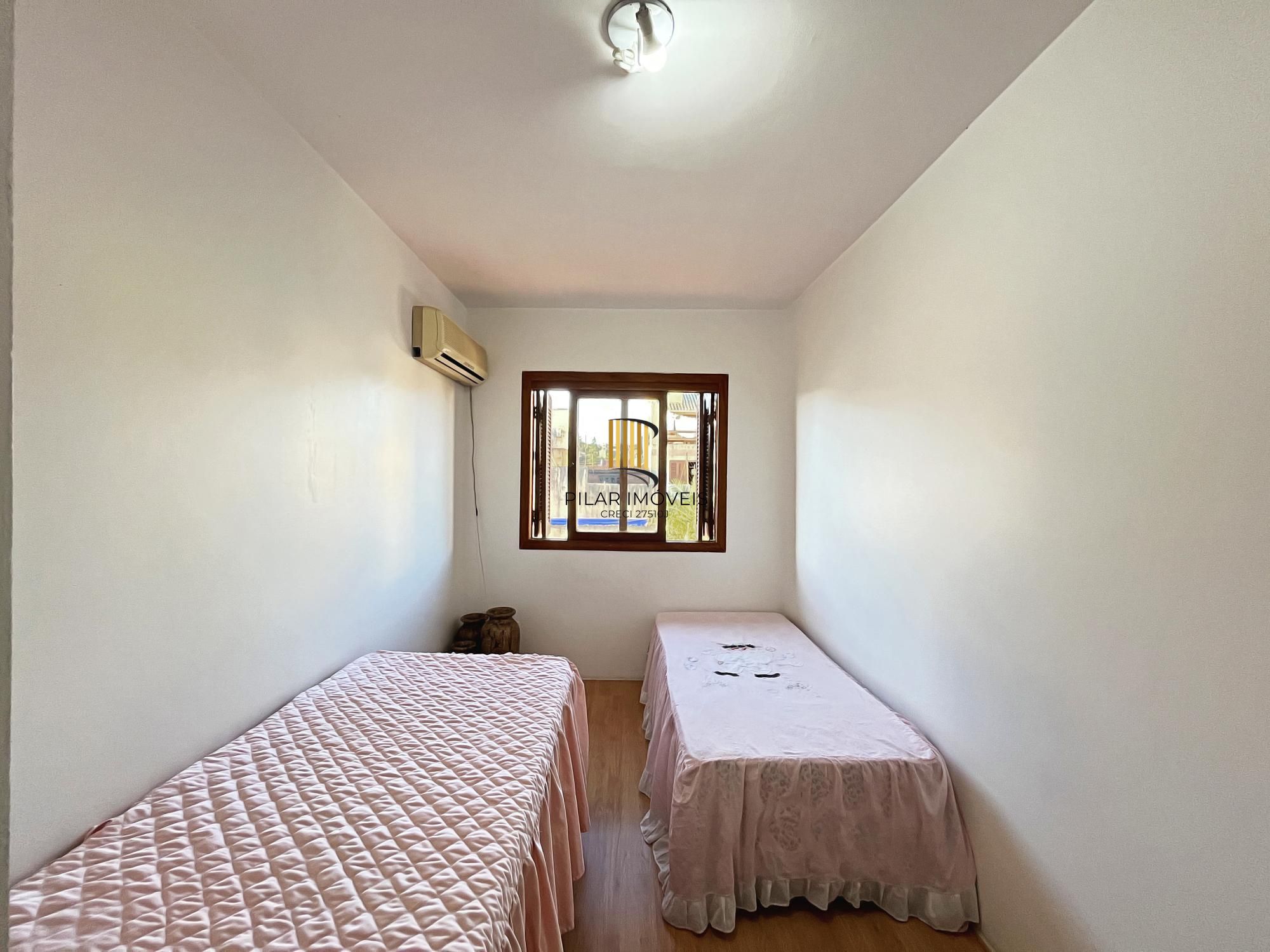 Residência com 4 dormitórios sendo 1 suites no Bairro Guarujá.