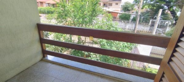 Casa em Porto Alegre, no bairro Nonoai, com 6 dormitório(s), e 6 banheiros, à ve