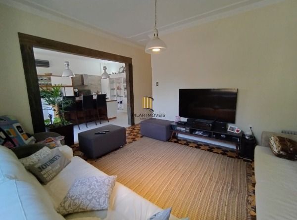 Casa em Porto Alegre, no bairro Vila Nova, com 3 dormitório(s), e 3 banheiros, à