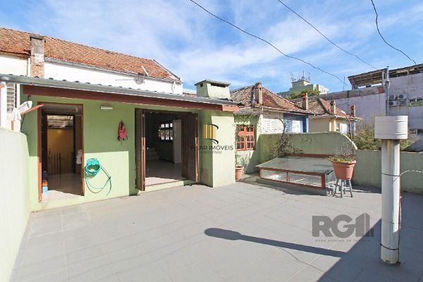 Casa em Porto Alegre, no bairro Floresta, com 3 dormitório(s), e 3 banheiros, à