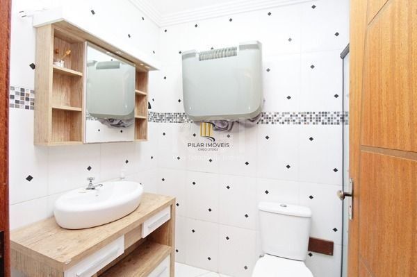 Casa em Porto Alegre, no bairro Espírito Santo, com 3 dormitório(s), à venda.