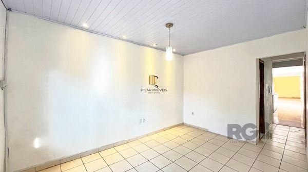Casa em Porto Alegre, no bairro Restinga, com 2 dormitório(s),