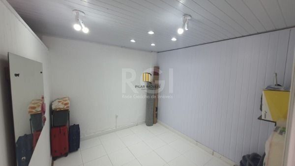 Casa para Venda - 220m², 4 dormitórios, 3 vagas - Restinga
