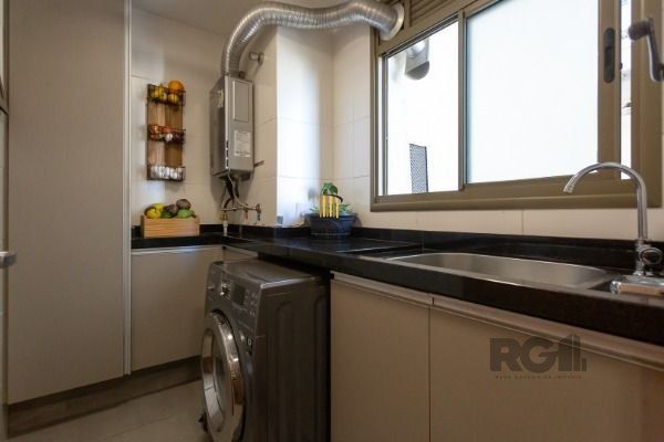 Apartamento em Porto Alegre, no bairro Cavalhada, com 3 dormitório(s), e 3 banhe