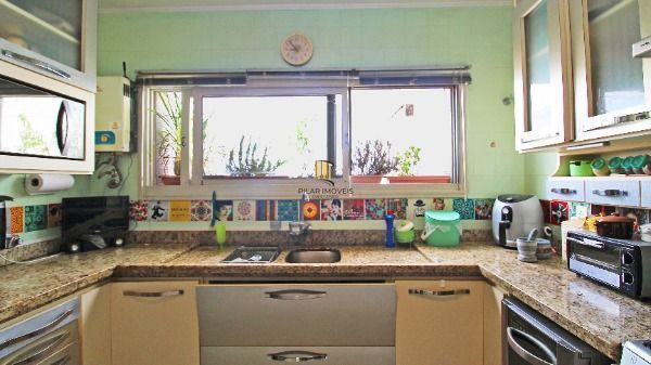 Cobertura em Porto Alegre, no bairro Petrópolis, com 3 dormitório(s), e 3 banhei