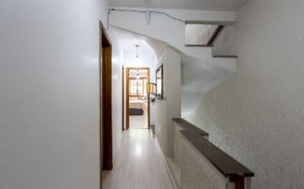 Casa em Porto Alegre, no bairro Ipanema, com 3 dormitório(s), e 3 banheiros, à v