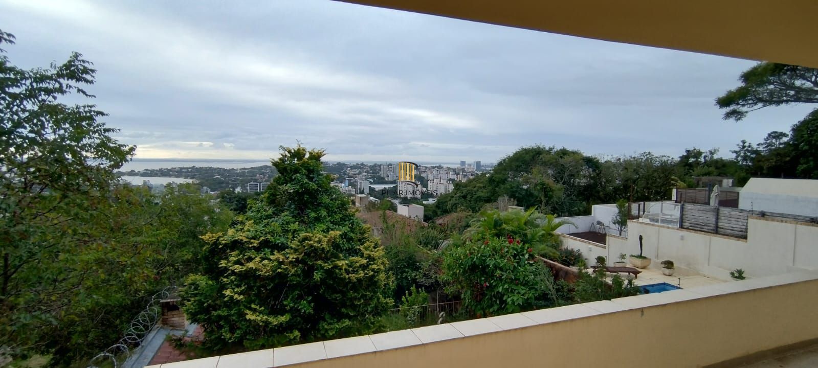 Casa Residencial com vista incrível para o Rio Guaíba no bairro Vila Conceição.