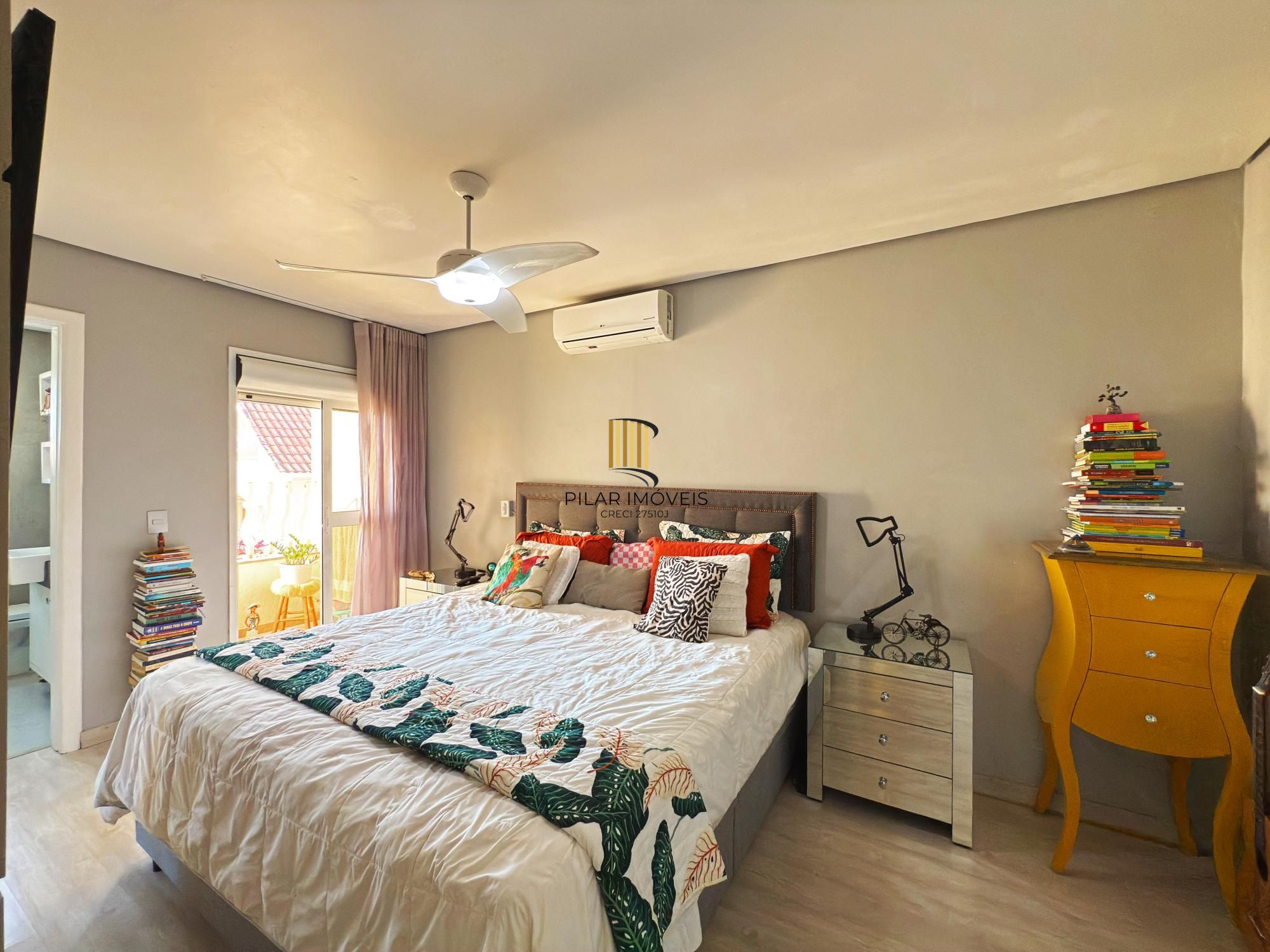 Casa de Condomínio 3 dormitórios no bairro Pedra Redonda