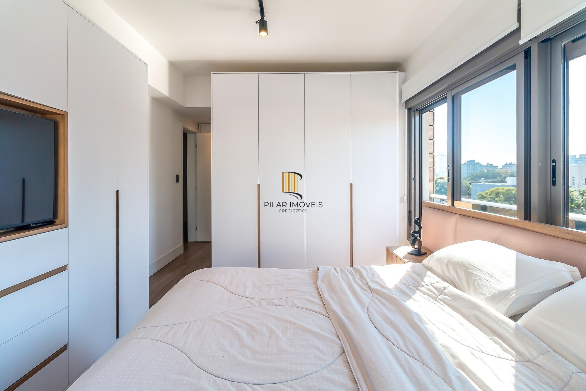 Apartamento NOVO, 100% mobiliado, com 149,84m² de área privativa, 3 suítes e 2 vagas de garagem.