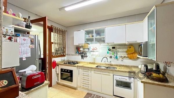 Casa em Porto Alegre, no bairro Ipanema, com 3 dormitório(s), e 3 banheiros, à v