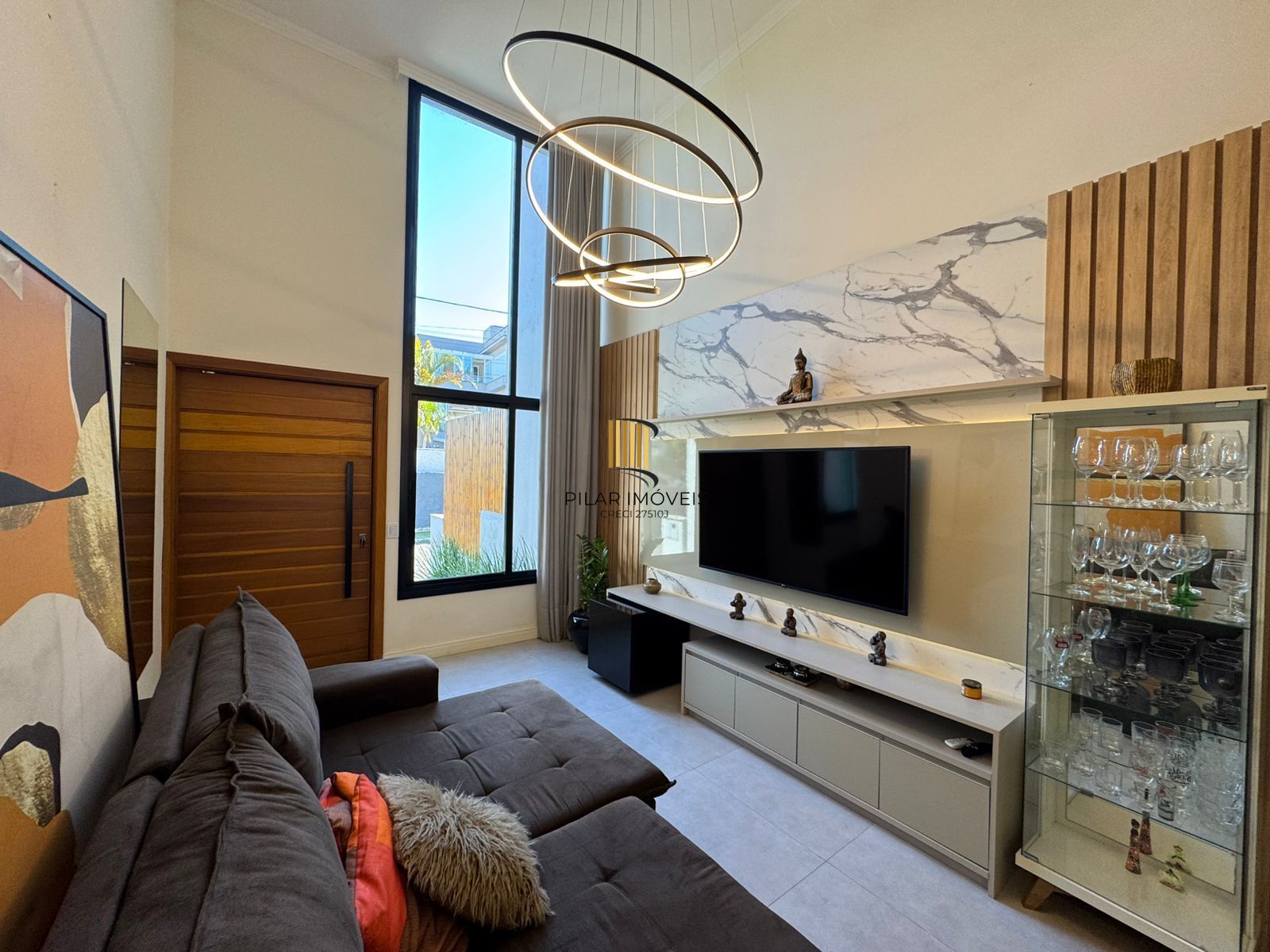 Casa térrea com pátio , 3d , 1 suíte, Condomínio Reserva do Lago I - Hípica