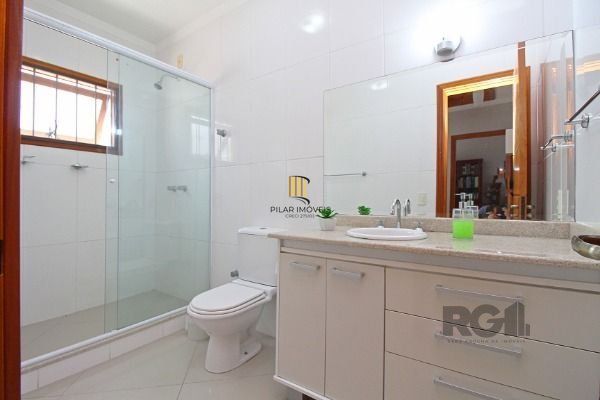 Casa Condominio para Venda - 197m², 3 dormitórios, sendo 1 suites, 2 vagas - Tri