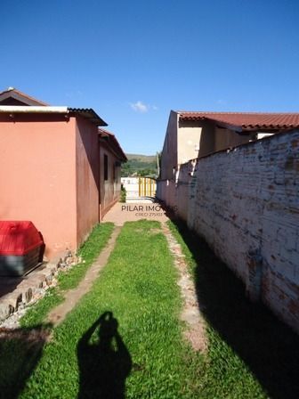 Casa em Porto Alegre, no bairro Espírito Santo, com 2 dormitório(s), e 2 banheir