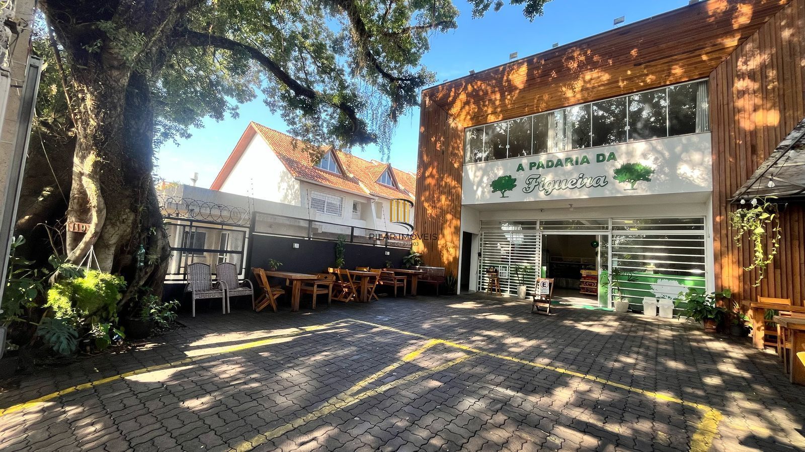 Excelente loja a venda bairro Tristeza, com 202m2. Aceita dação.