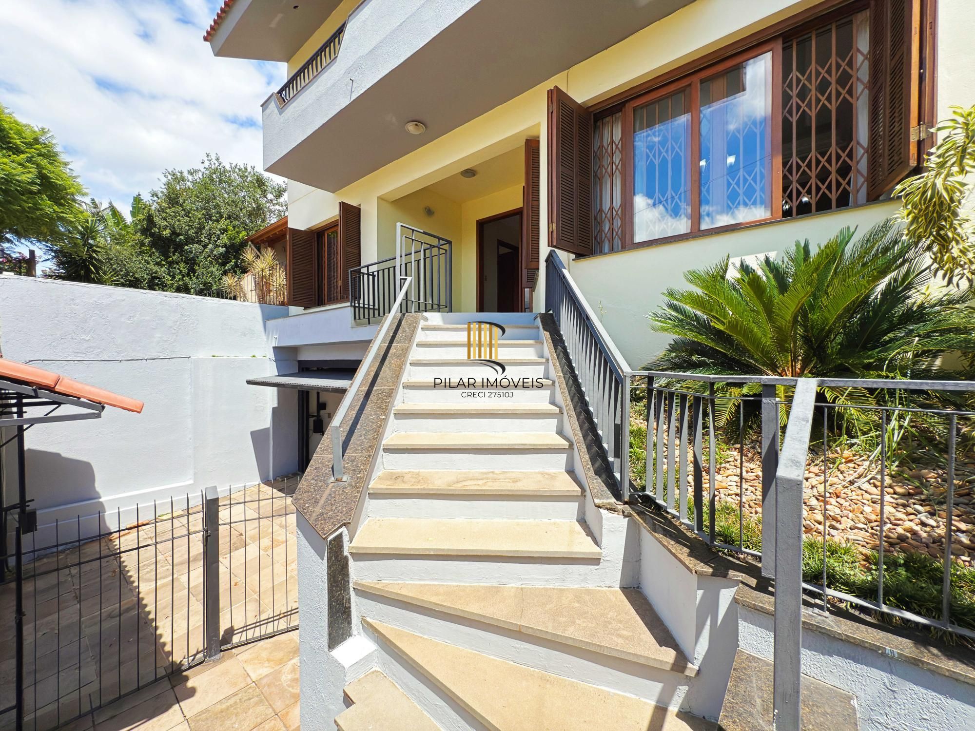 Casa 4 dormitórios no bairro Ipanema