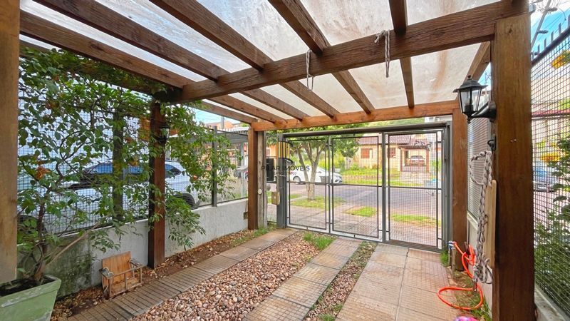 Casa 2 dormitórios à venda Guarujá Porto Alegre/RS